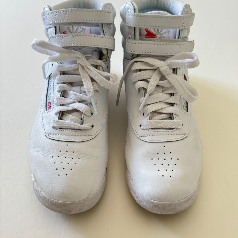 Reebok Women’s Sneaker size 8